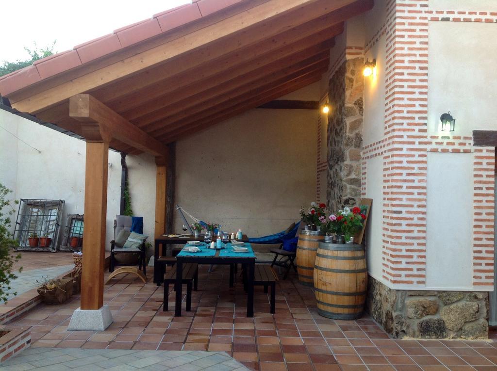 Casa Rural "Hazanas" Adanero Exterior photo