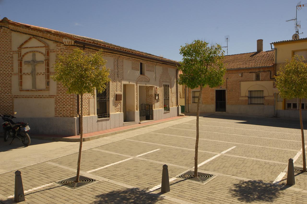 Casa Rural "Hazanas" Adanero Exterior photo